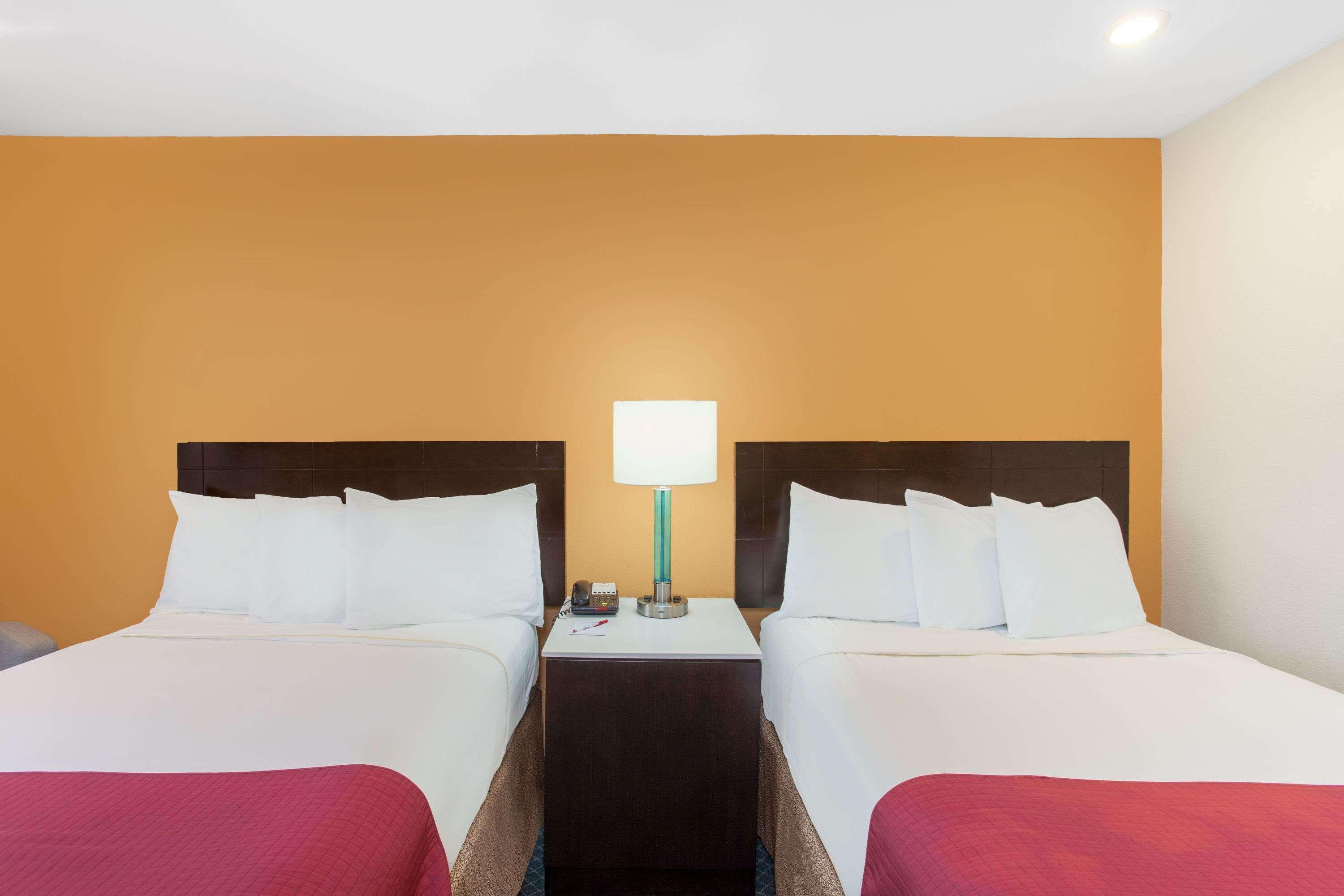 Ramada By Wyndham Culver City Лос Анджелис Екстериор снимка