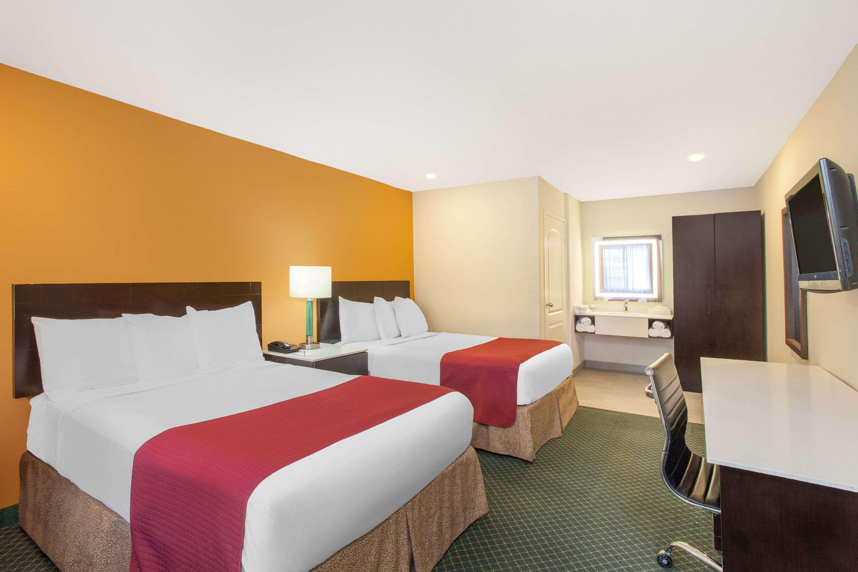 Ramada By Wyndham Culver City Лос Анджелис Екстериор снимка