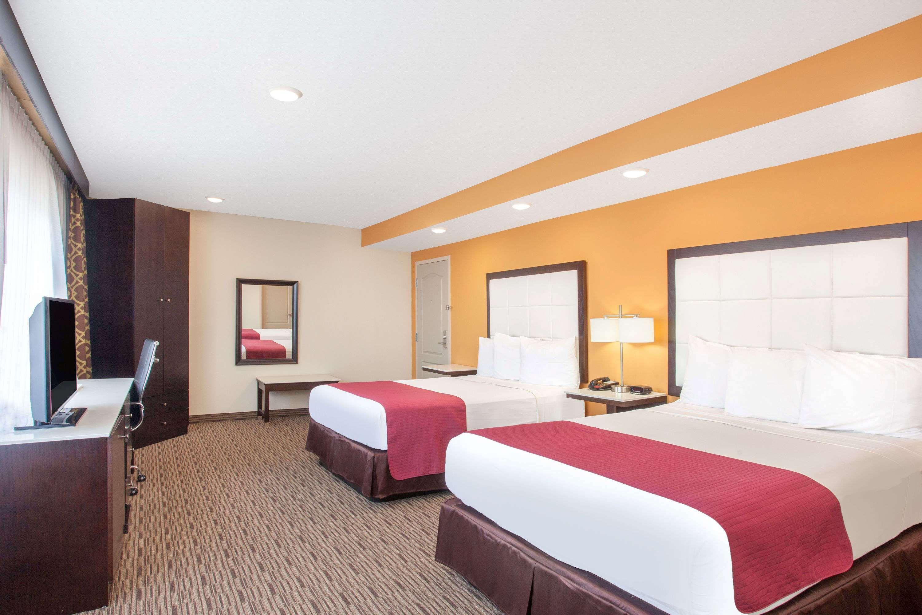 Ramada By Wyndham Culver City Лос Анджелис Екстериор снимка