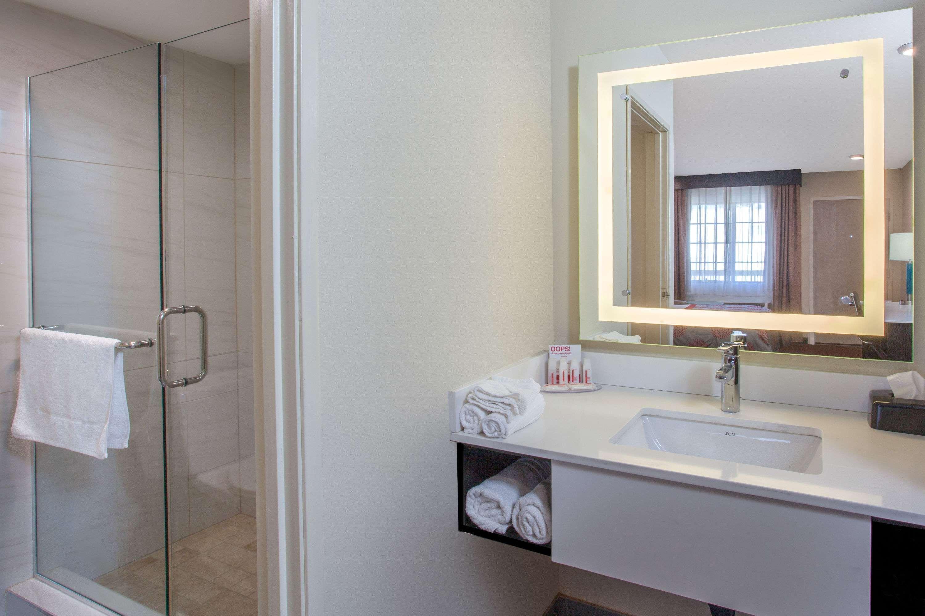 Ramada By Wyndham Culver City Лос Анджелис Екстериор снимка