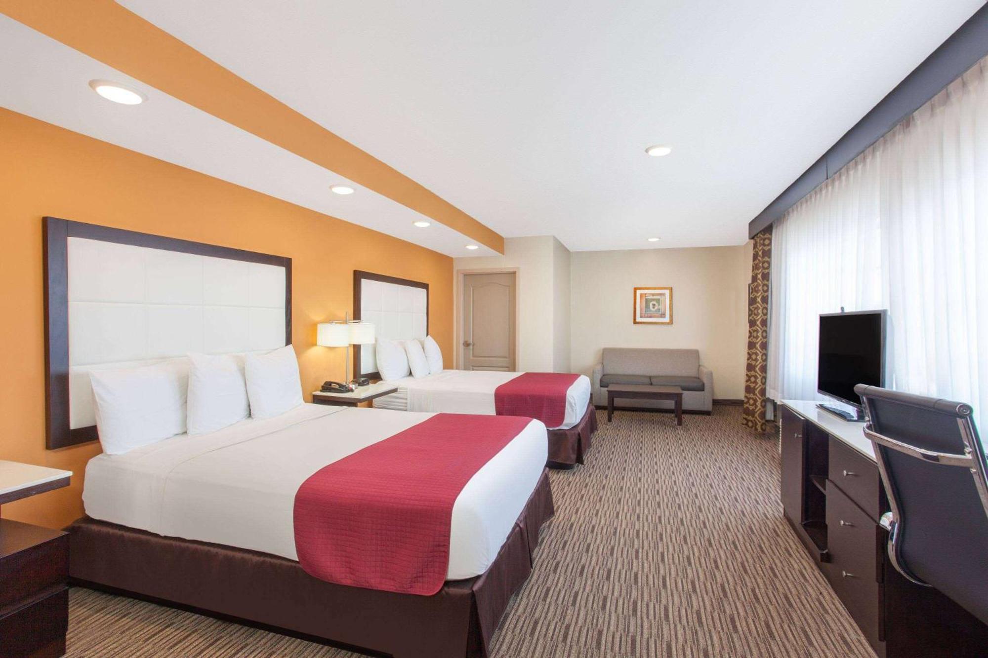 Ramada By Wyndham Culver City Лос Анджелис Екстериор снимка