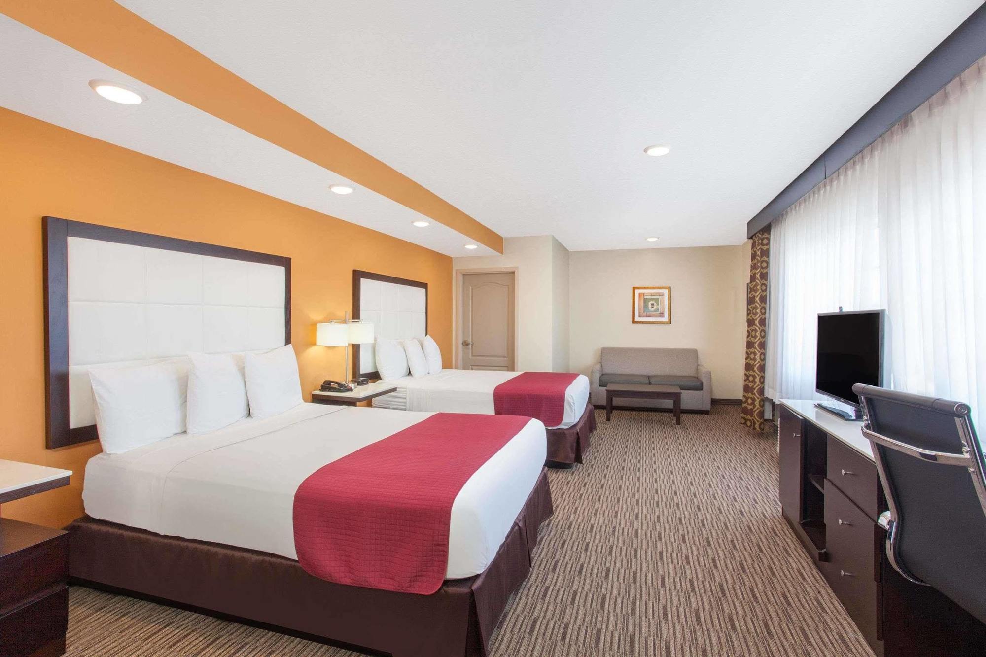 Ramada By Wyndham Culver City Лос Анджелис Екстериор снимка
