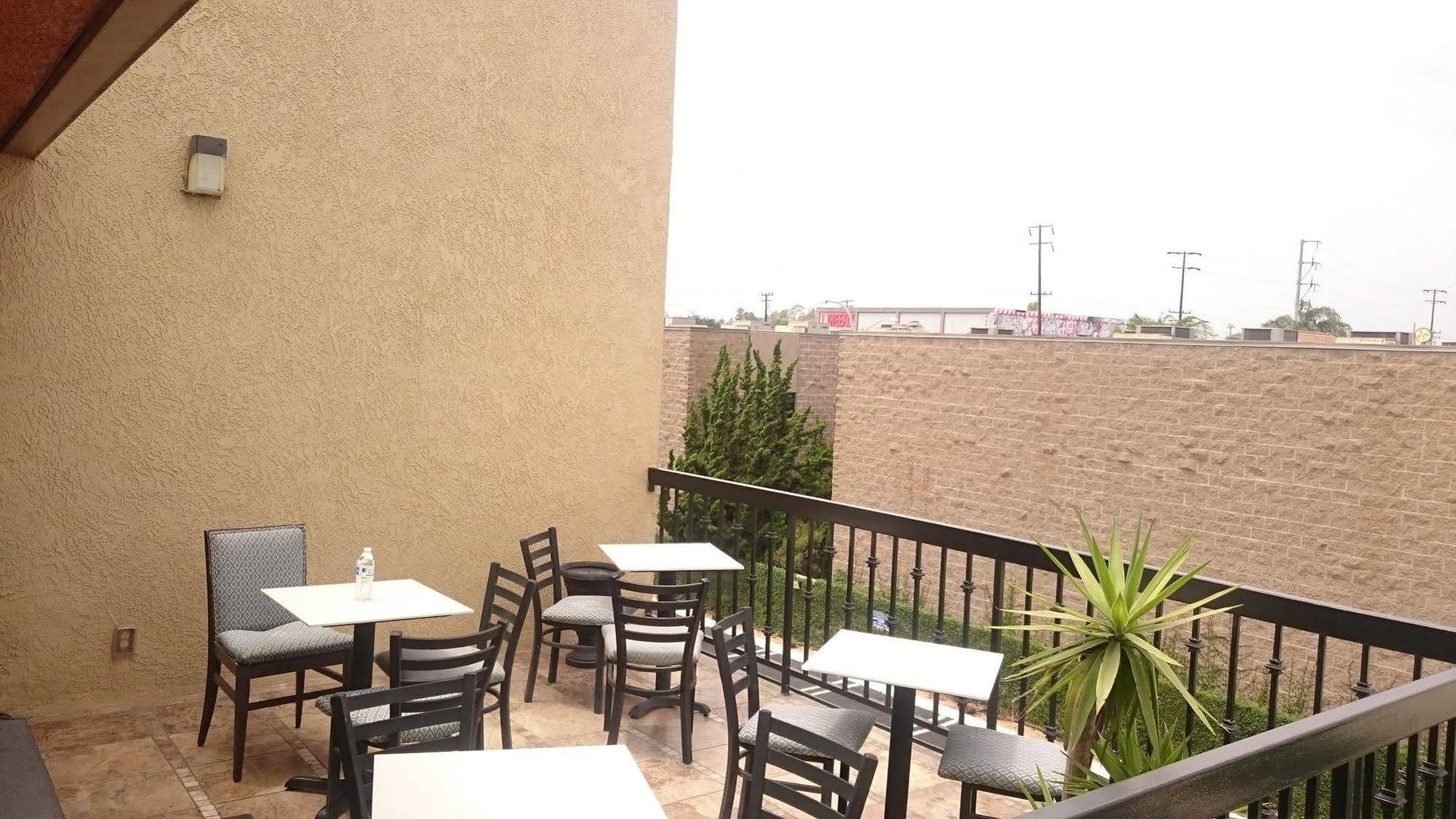 Ramada By Wyndham Culver City Лос Анджелис Екстериор снимка